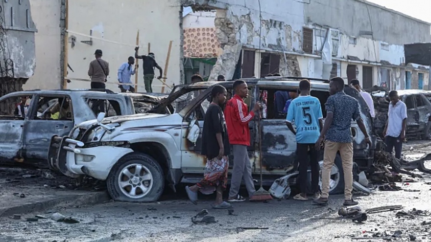 Đánh bom xe cạnh quán cà phê ở Somalia khiến ít nhất 25 người thương vong